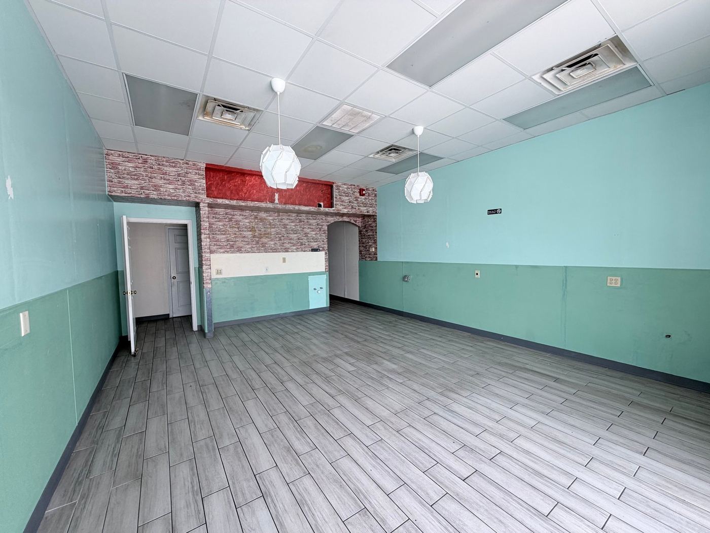 Vacant suite, teal walls