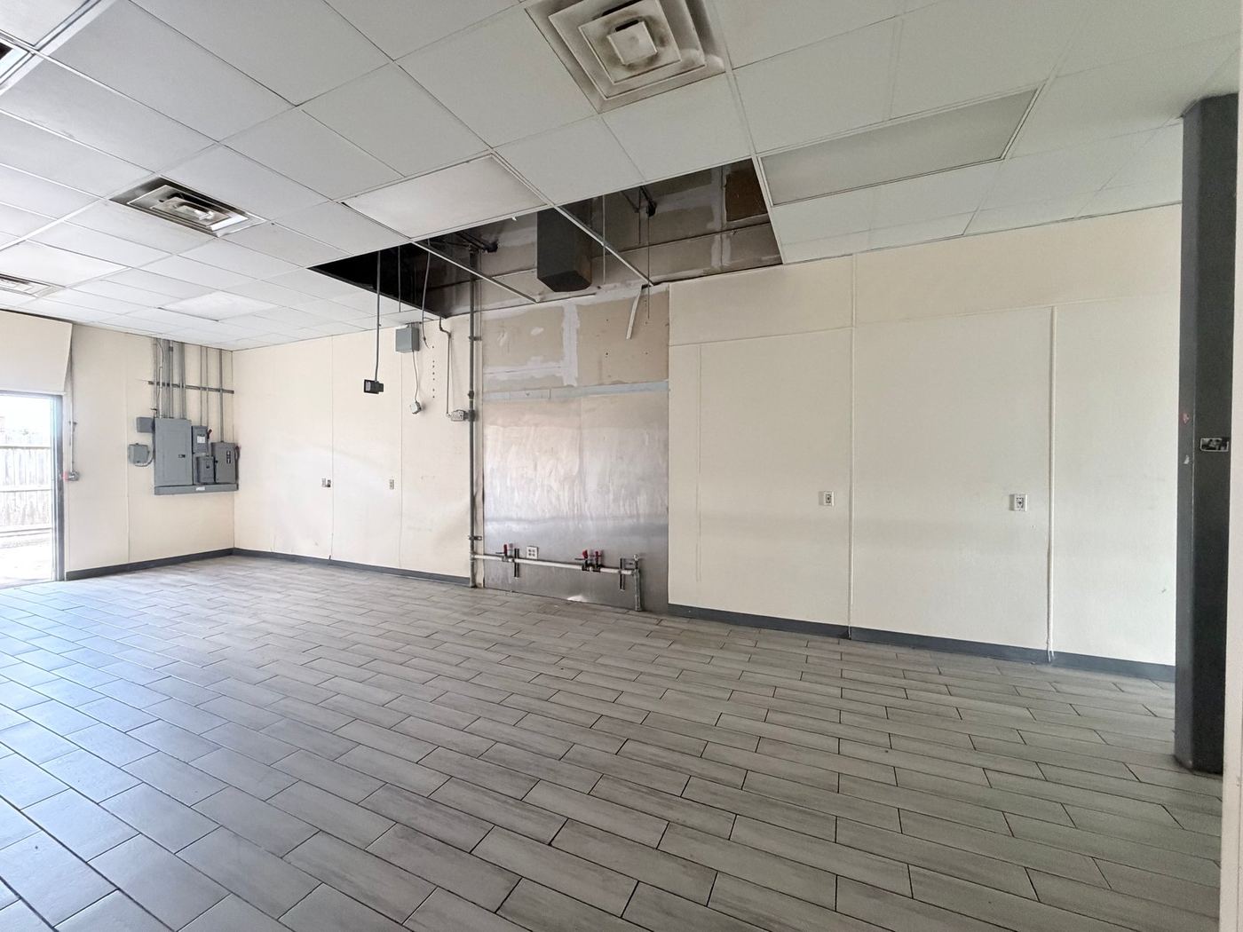 Vacant suite, open plan