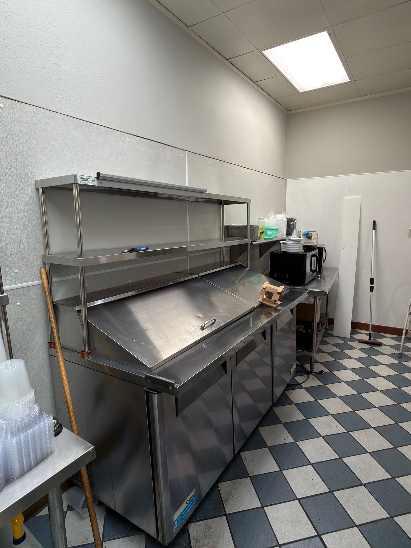 Kitchen prep line